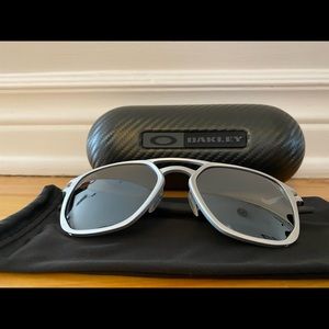 Oakley Sunglasses in silver/grey